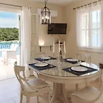 Captain's Quarters At Captains Apartman