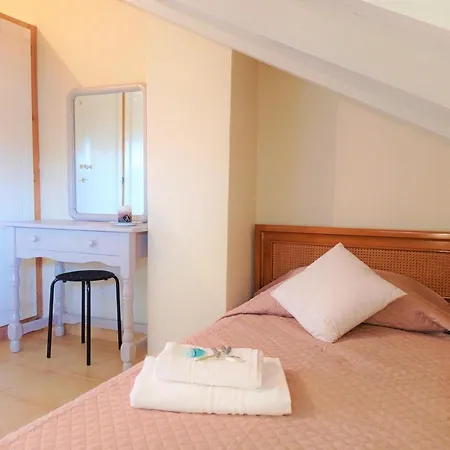 Apartment Captain's Quarters At Fiscardo Waterfront-feel The Breeze