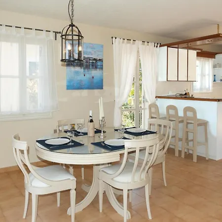 Captain's Quarters At Fiscardo Waterfront-feel The Breeze Apartment *
