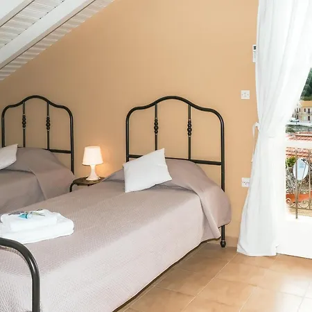 Captain's Quarters At Fiscardo Waterfront-feel The Breeze * Fiskardo