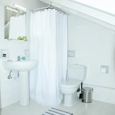 Captain's Quarters At Fiscardo Waterfront-feel The Breeze Apartment